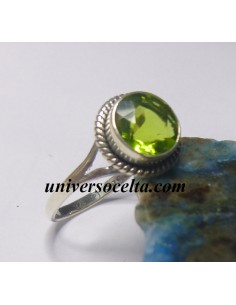 Peridoto montado sobre anillo de plata ANC 2