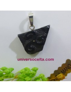 Azabache natural con Triskel tallado