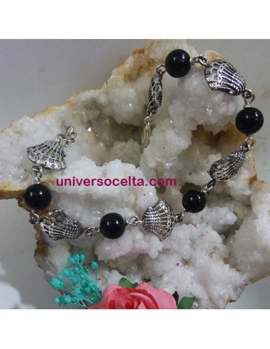 Pulsera de conchas con bolas de Azabache