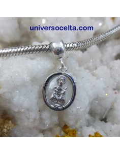 Charm Virgen de Covadonga sobre nácar 2