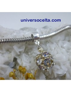 Charm con bola de pedrería...