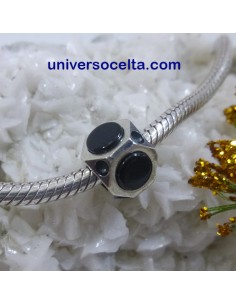 Abalorio de plata con discos negros
