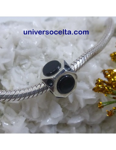 Abalorio de plata con discos negros