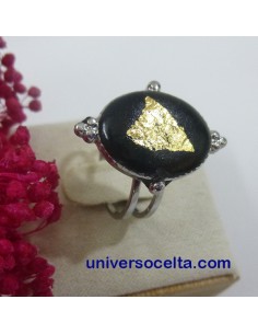 Anillo con pan de oro y carbón redefinido
