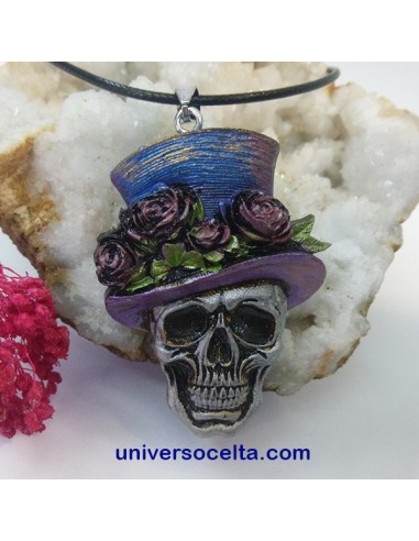 Colgante con calavera policromada