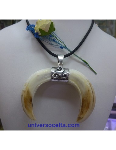 Colgante con Colmillos y Triskel CLM