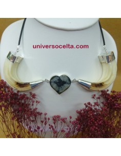 Gargantilla de Colmillos con Corazón LOVE