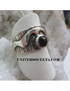 Anillo con diseño moderno y azabache AZ23