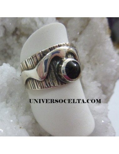Anillo con diseño moderno y azabache AZ23